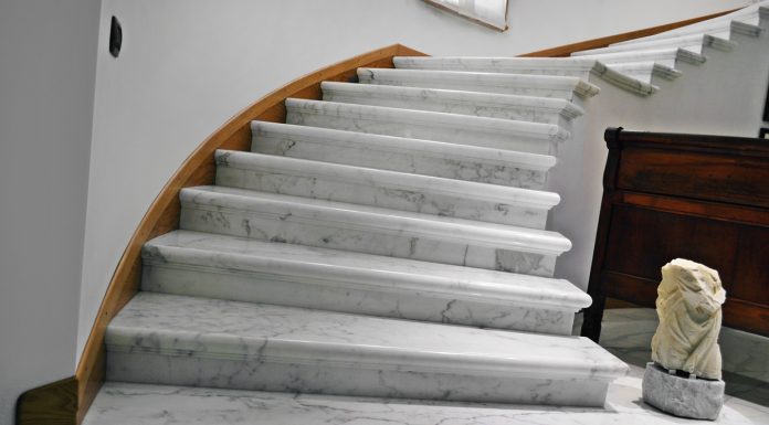 Преимущества лестниц из камня