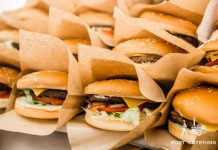 Какие преимущества дает заказ кейтеринга на мероприятие?