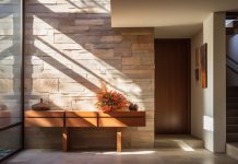 Как изготавливаются влагостойкие межкомнатные двери?