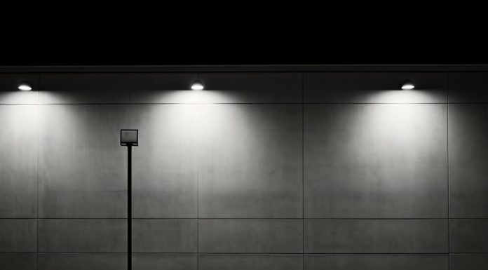 Светодиодные консольные уличные светильники для качественного освещения города