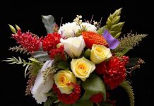 Живые цветы — идеальный подарок на праздник