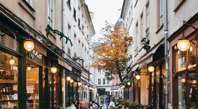 Виды мебели для кофейни