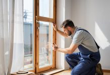 Как устранить протечки в мансардном окне