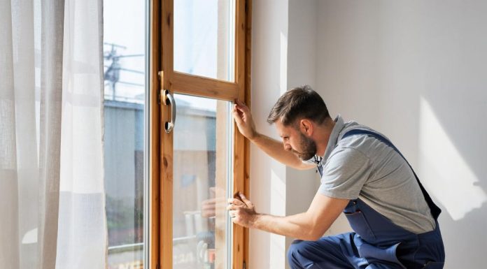 Как устранить протечки в мансардном окне