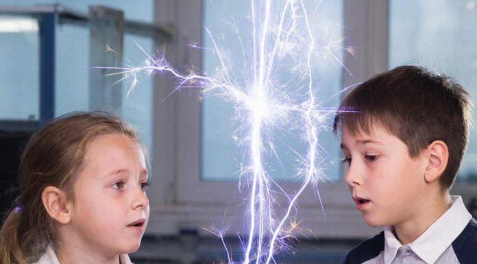 Как работает стабилизатор напряжения