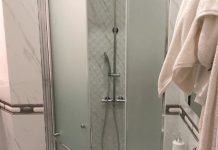 Душевые перегородки из стекла для ванных комнат на заказ в Санкт-Петербурге и Ленинградской области