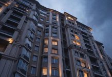 Освещение фасадов: эстетика, безопасность и функциональность современного здания