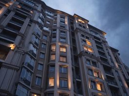 Освещение фасадов: эстетика, безопасность и функциональность современного здания