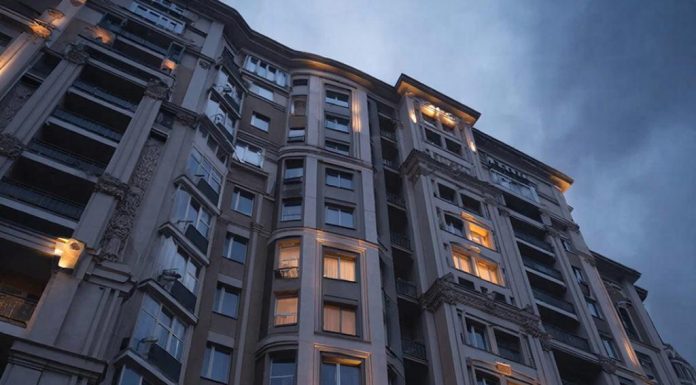 Освещение фасадов: эстетика, безопасность и функциональность современного здания