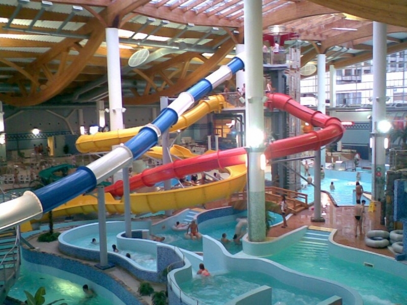 Аквапарки и детские игровые комнаты откроют в Петербурге