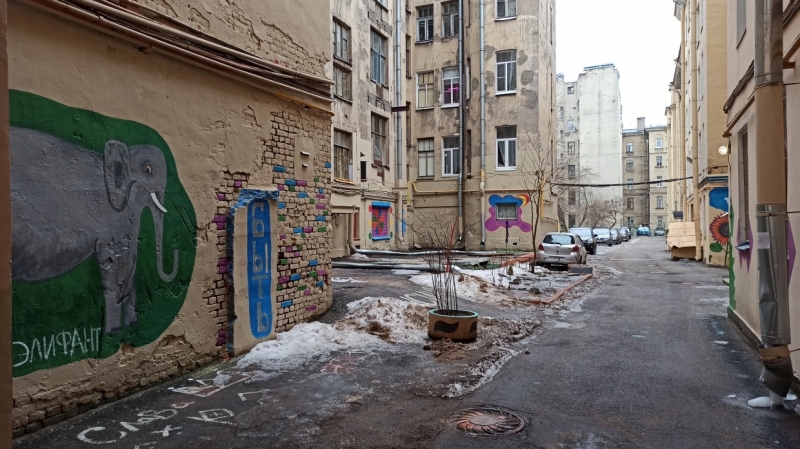 Автору «двора Нельсона» могут подыскать новое место для граффити