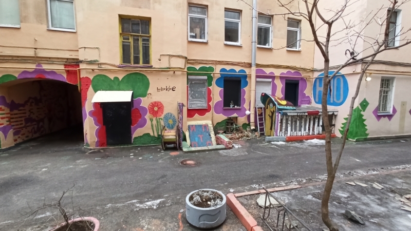 Автору «двора Нельсона» могут подыскать новое место для граффити