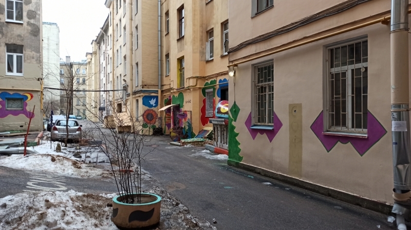 Автору «двора Нельсона» могут подыскать новое место для граффити