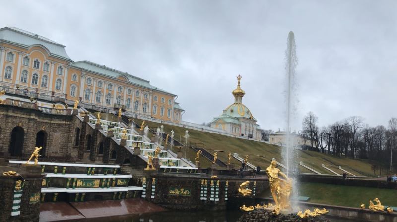 Беглов поздравил легендарный Петергоф с праздником