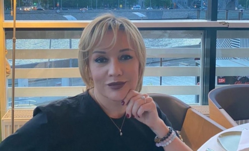 Буланова расплакалась в шоу у Малахова из-за трогательного архивного видео из детства