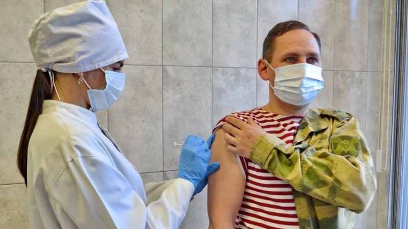 Что можно и что категорически нельзя делать перед прививкой от ковид: советы опытного терапевта