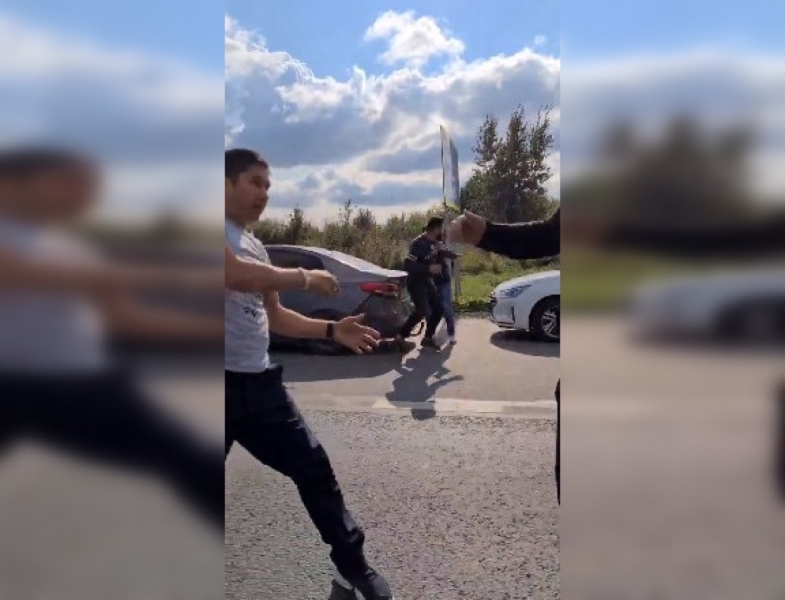 Дебоширы с ножом на Московском шоссе отказались от помощи полиции