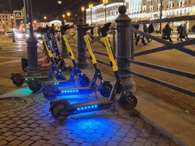 «Деградация вакуума»: когда электросамокаты Петербурга уйдут в «зимнюю спячку»