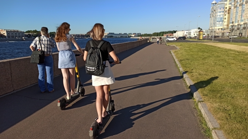 «Деградация вакуума»: когда электросамокаты Петербурга уйдут в «зимнюю спячку»