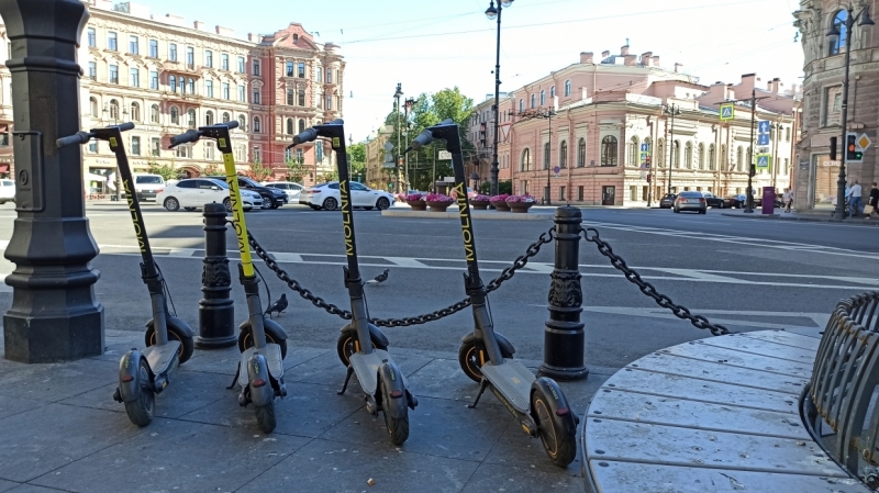 «Деградация вакуума»: когда электросамокаты Петербурга уйдут в «зимнюю спячку»