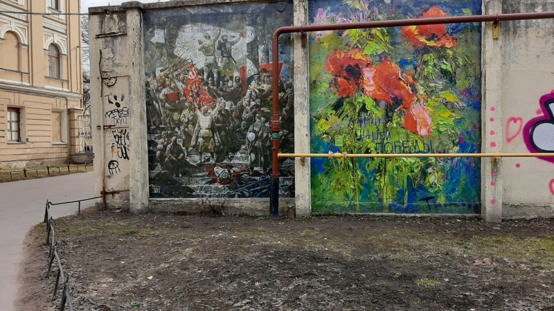 Добрались и до Ахматовой: петербуржцы возмутились «творениями» хулиганов с баллончиками