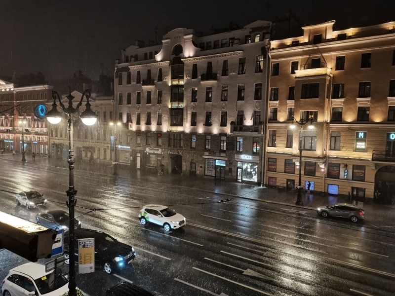 Долгожданный дождь накрыл Петербург после аномальной недельной жары