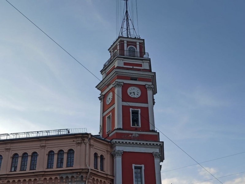 «Доступно, безопасно»: Пиотровский сравнил смотровую площадку на Думской башне с прогулками по крышам