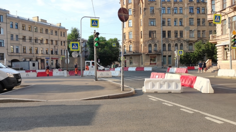 Движение по перекрестку Большой Пушкарской и Съезжинской ограничили до августа