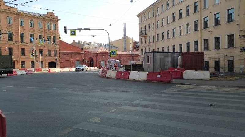 Движение по перекрестку Большой Пушкарской и Съезжинской ограничили до августа