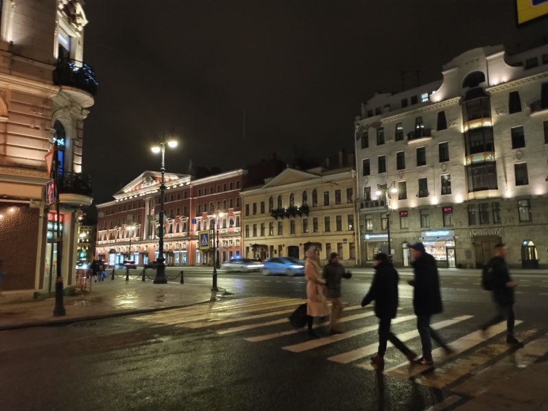 Движение троллейбусов и трамваев в центре Петербурга возобновили