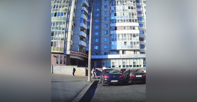 «Естественный отбор»: петербуржцы сурово отреагировали на ДТП с самокатчицами