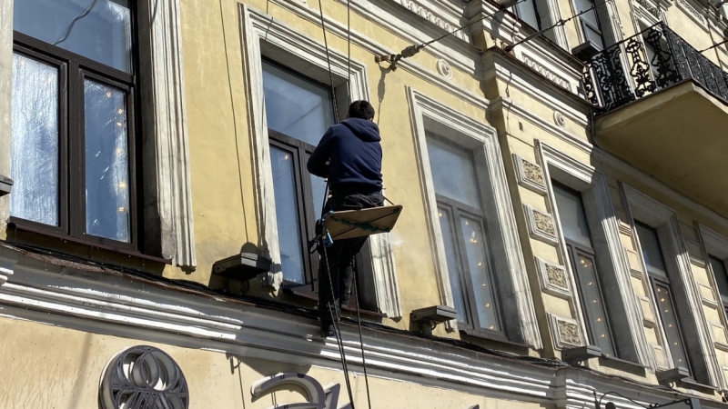 Фасад дома на Невском проспекте отмыли от зимней грязи