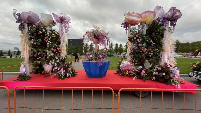 Фестиваль цветов подарил пасмурному Петербургу яркие краски и аромат лета