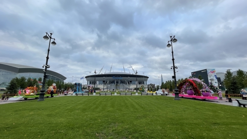 Фестиваль цветов подарил пасмурному Петербургу яркие краски и аромат лета