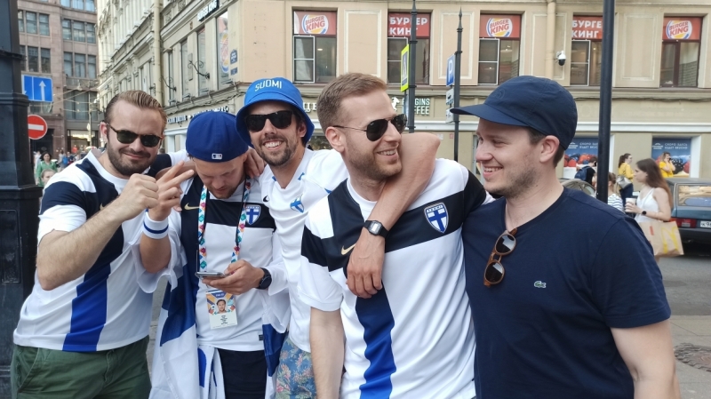 Финляндия до осени не отменит масочный режим из-за болельщиков из Петербурга