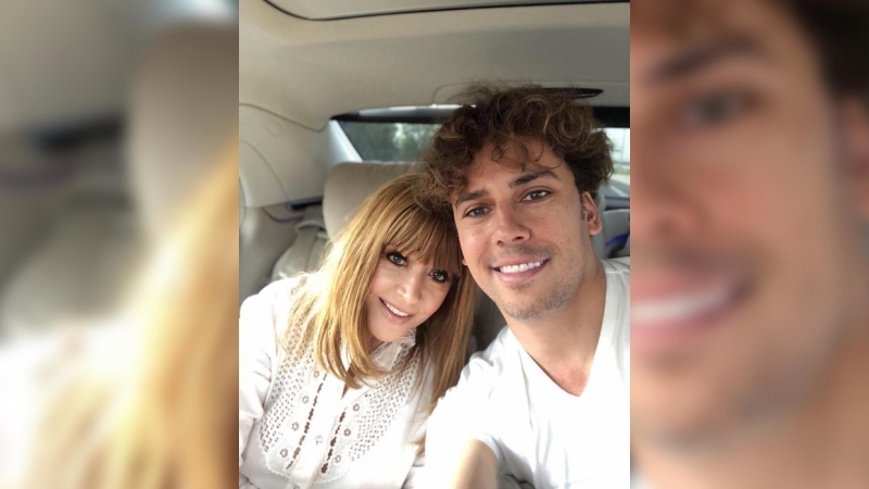 Фирменный начес и олимпийка: россияне оценили образ Пугачевой на звездном застолье