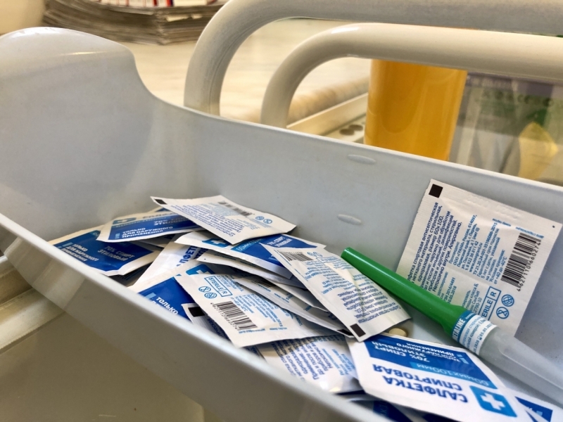 «Хвост» из привитых: врачи объяснили заболеваемость ковидом после вакцинации