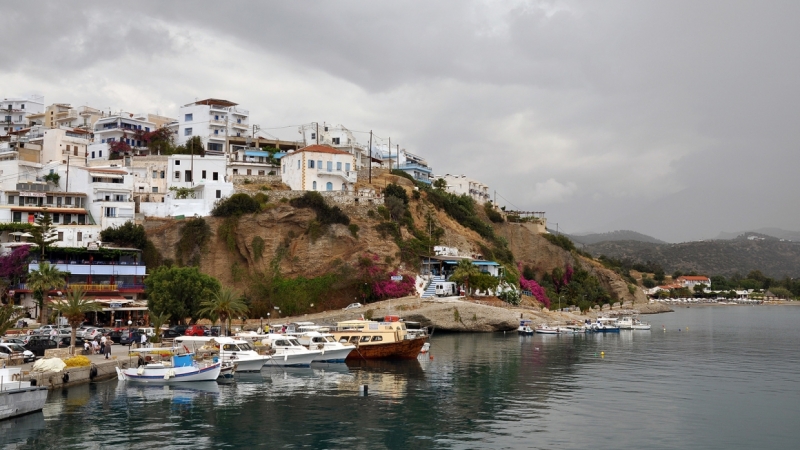 Или сам или жди: петербуржцам дадут путевки в Грецию не раньше 15 мая