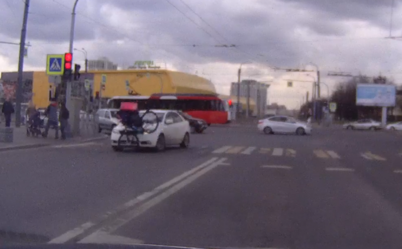 Иномарка проехалась по велосипедисту на Бухарестской