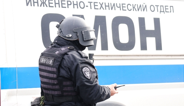 Иностранец угрожал взорвать офис банка на Замшиной