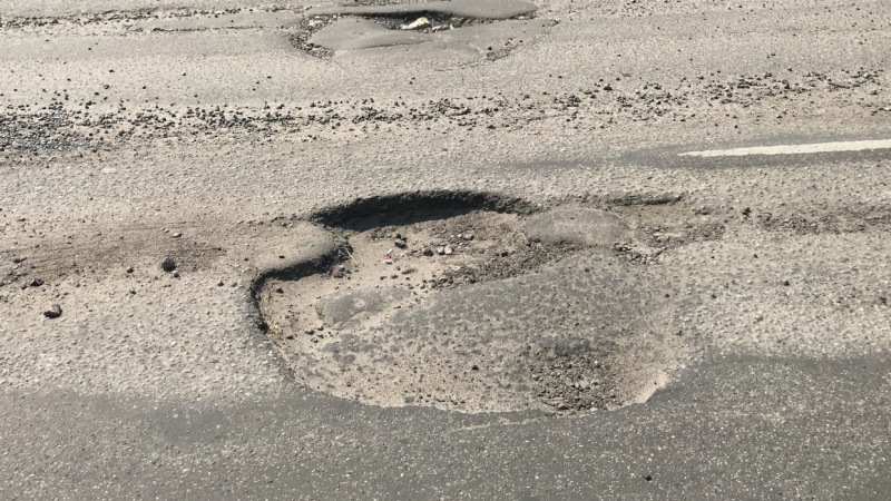 Ямы на дорогах Петербурга устранят с помощью японских технологий