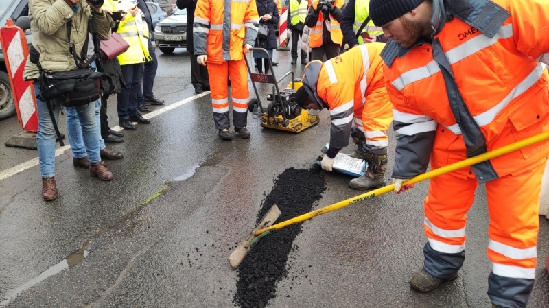 Японские технологии по ремонту асфальта тестируют на дорогах Петербурга