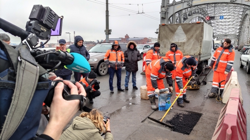 Японские технологии по ремонту асфальта тестируют на дорогах Петербурга