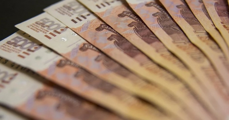 Юрист рассказал, кто из россиян получит выплаты этим летом