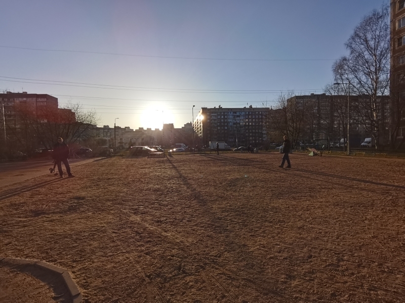 Как детская площадка на Маршала Новикова превратилась в «мяч для жонглирования» чиновников