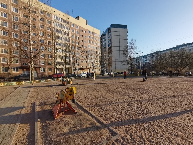 Как детская площадка на Маршала Новикова превратилась в «мяч для жонглирования» чиновников