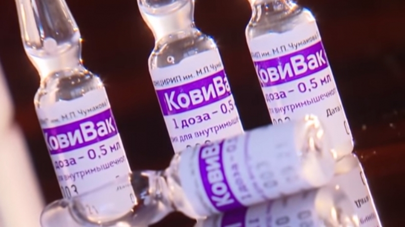«КовиВак»: список противопоказаний самой «предсказуемой» вакцины и сомнения насчет укола людям 60+