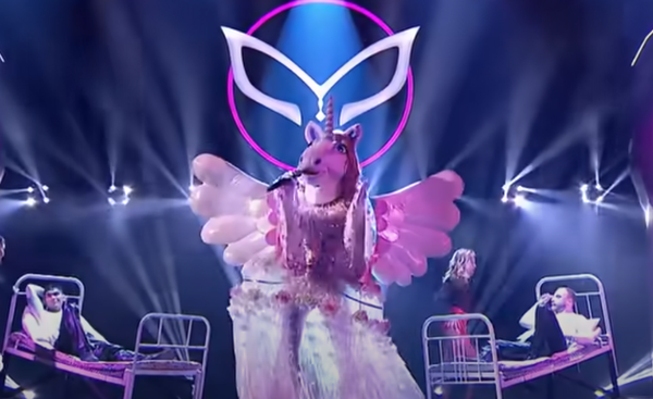 Критик Соседов раскрыл, кто скрывается в костюме Единорога на шоу «Маска»