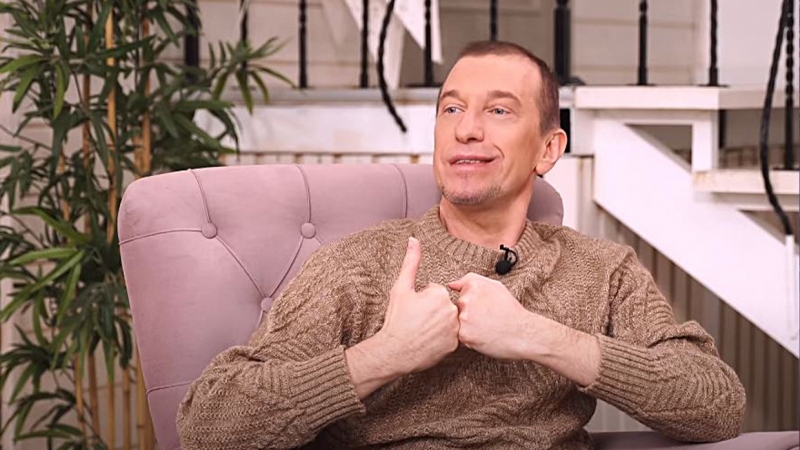 Критик Соседов раскрыл, кто скрывается в костюме Единорога на шоу «Маска»