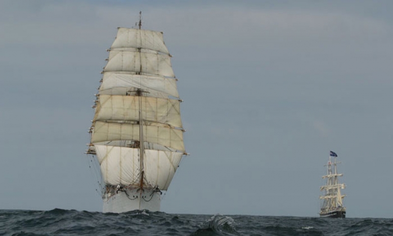 Крупнейший в мире парусник поставят в линии парада с подводными лодками